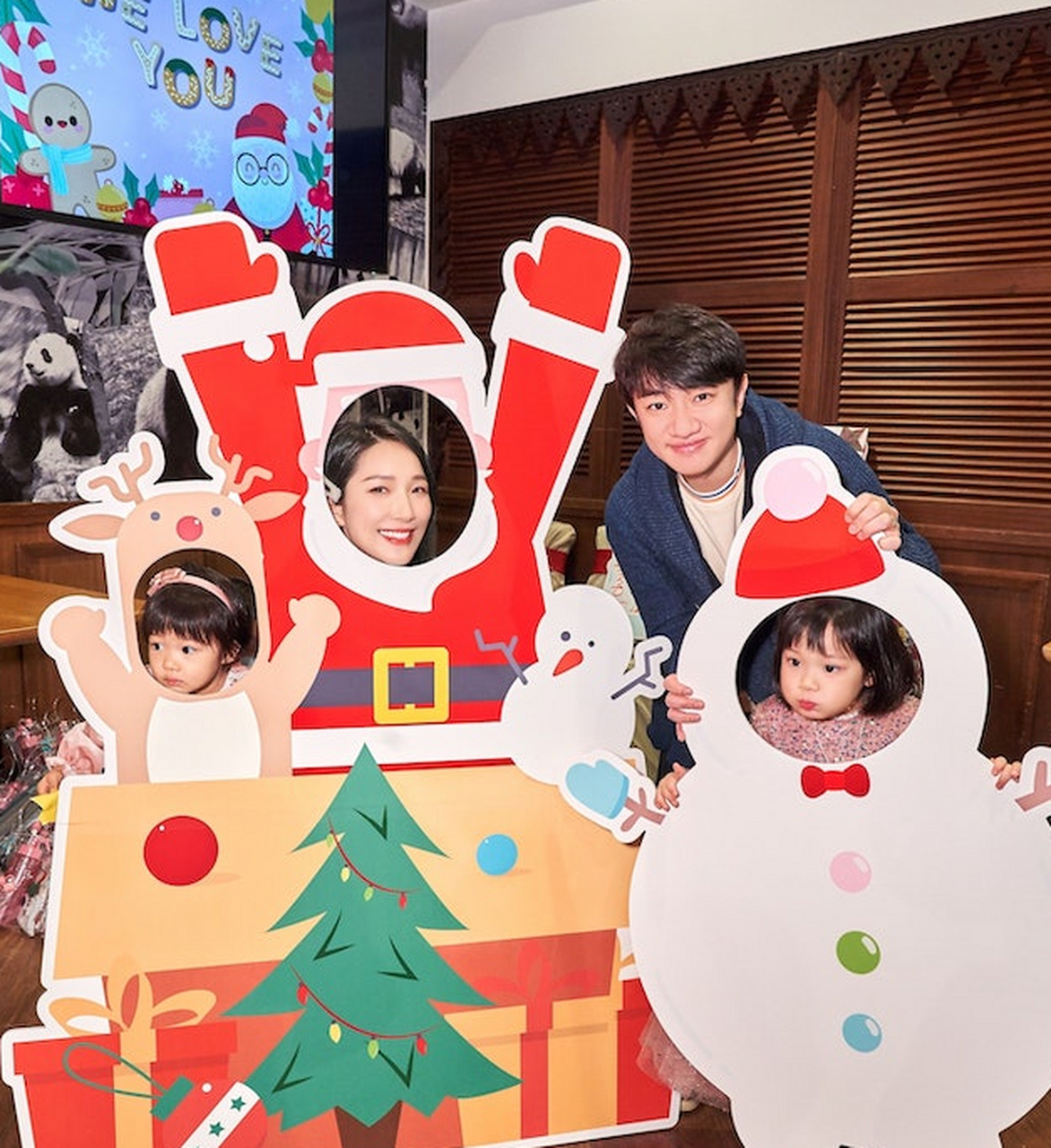 王祖蓝,李亚男日前为女儿gabrielle与hayley举办生日会,同时,两人所