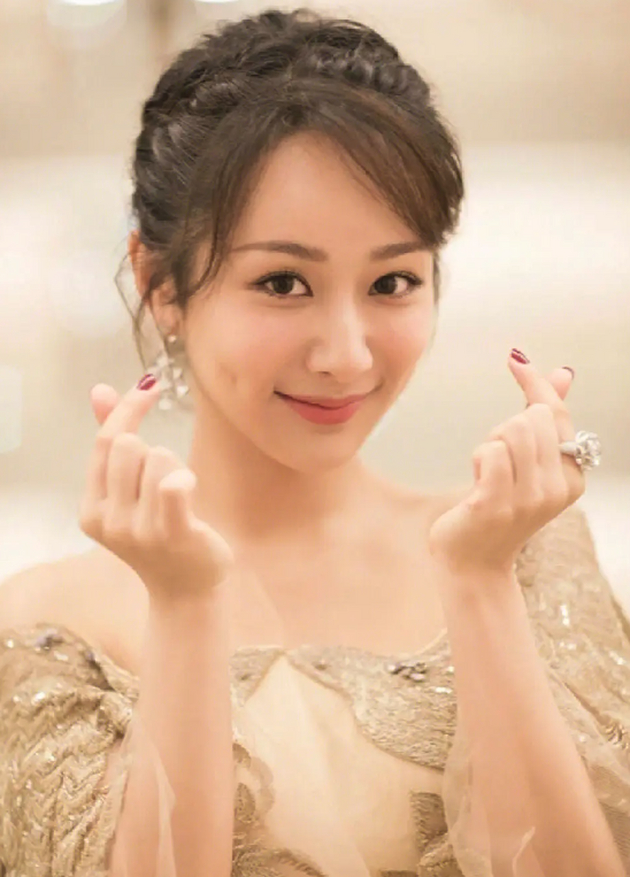 杨紫(andy),原名杨旎奥,1992年11月6日出生于北京市房山区,毕业于北京