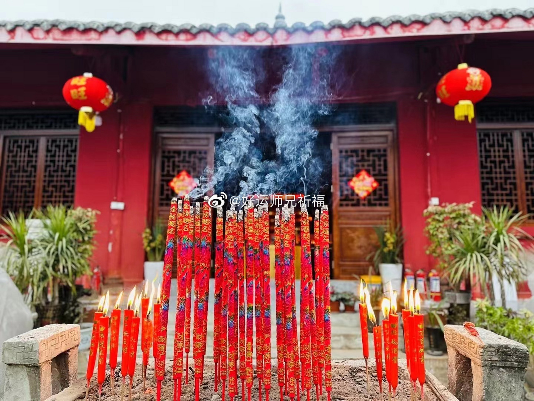 烧香拜佛说三句话一愿父母常康健,二愿子女无灾难,三愿家庭永平安;许