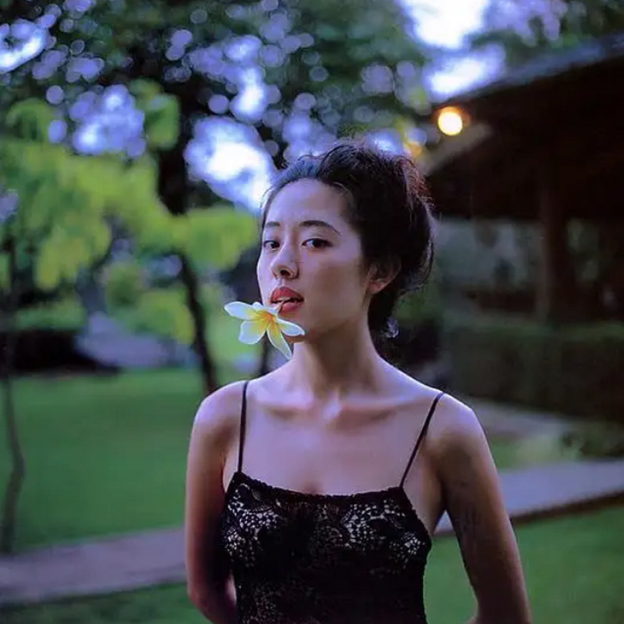 大竹一重1972年出生于日本东京,兴趣爱好是日式插花,茶道,跳舞,旅行等