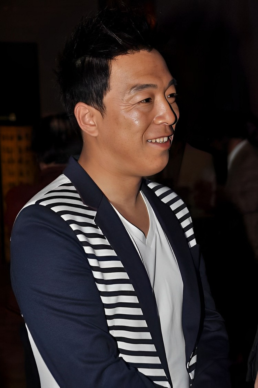 "黄渤明白这是对他的背书的嘲弄,所以他回答说:"车是不是二手的不重要