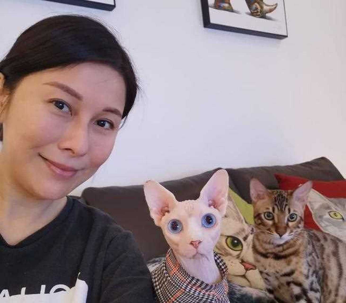 她曾经在《古惑仔》系列电影中饰演方婷,今年已经44岁还是保养很好