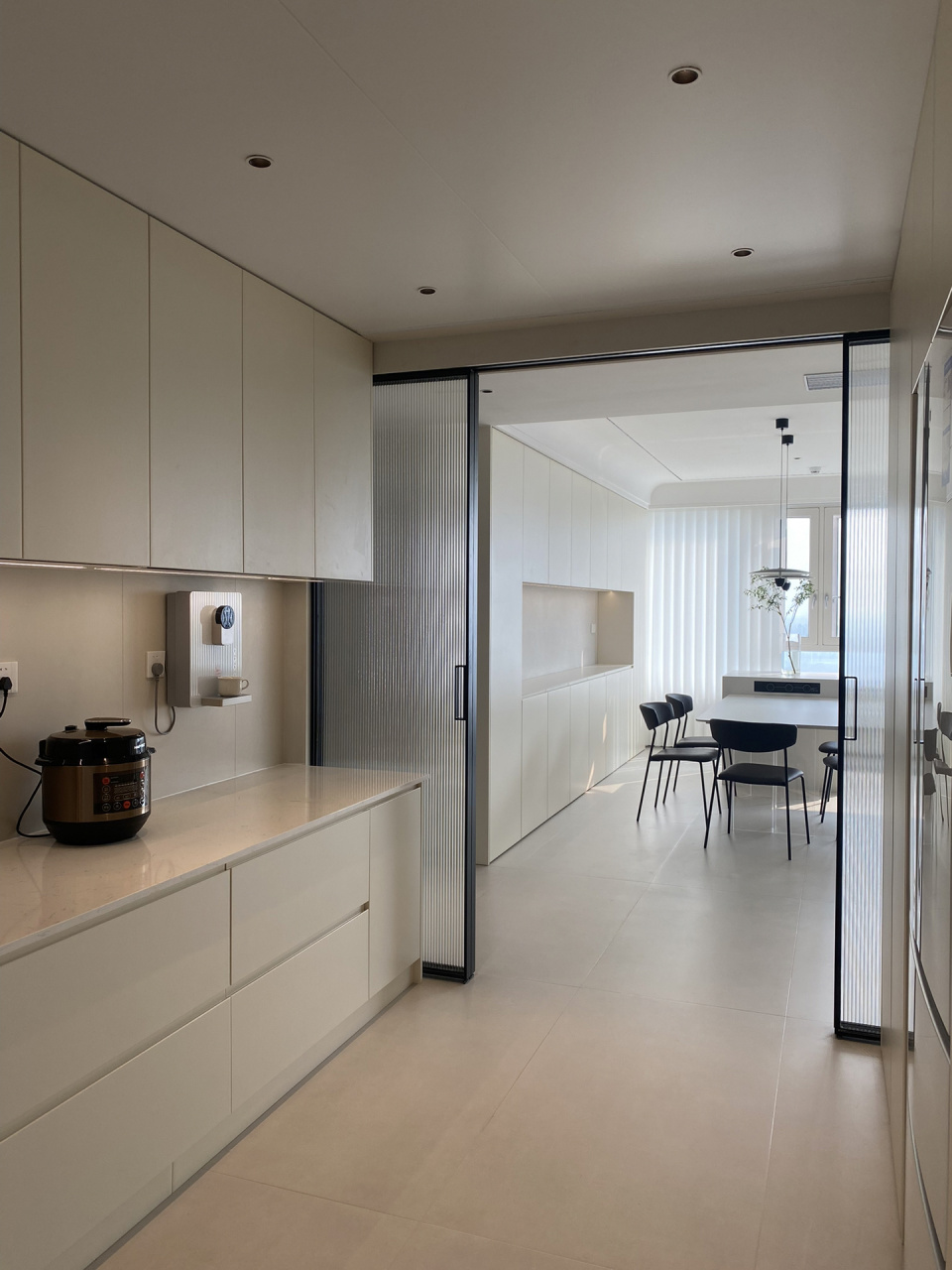 极简无框推拉门|厨房4扇超白长虹玻璃 要想更极简,那四周就不要有框