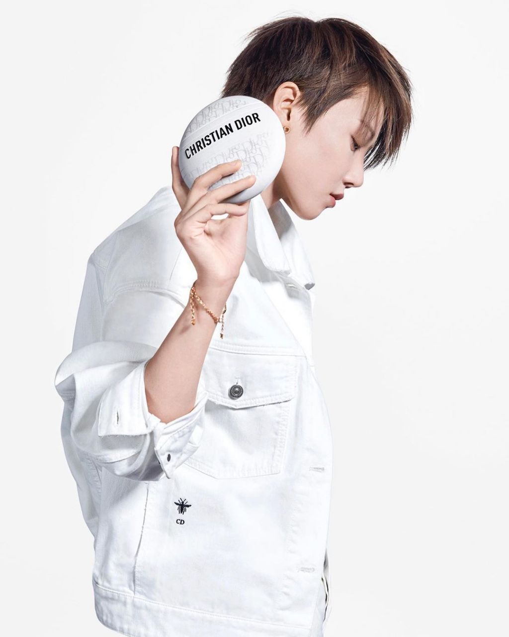 dior 美妆官方发布刘雨昕拍摄的一组宣传大片