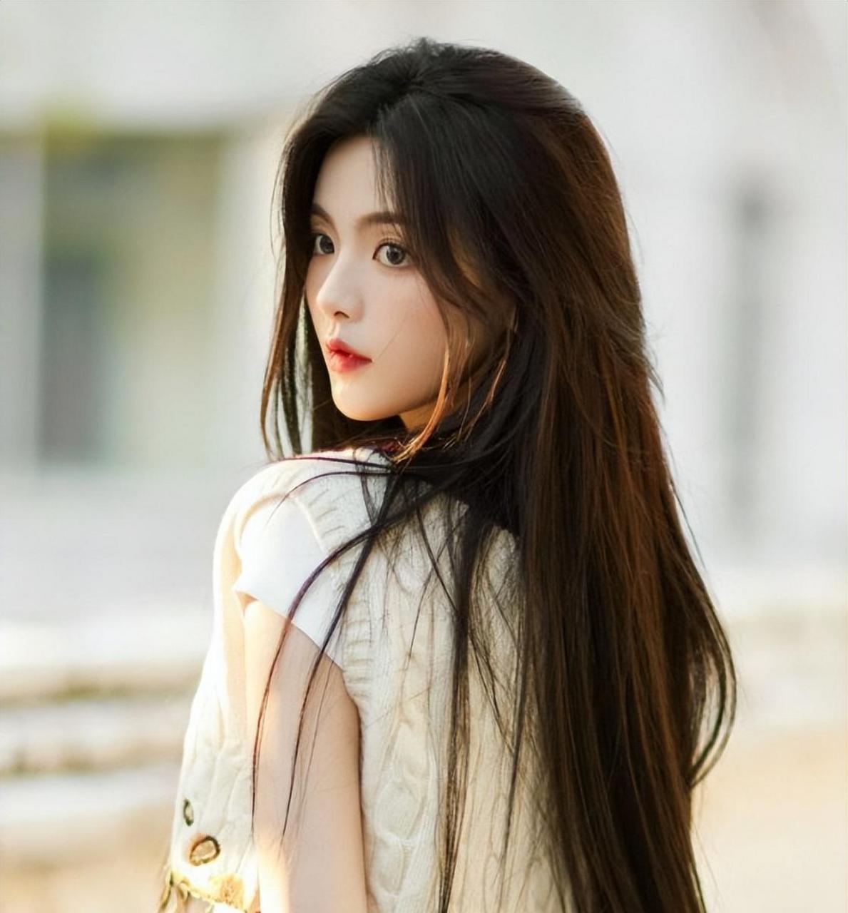 圆脸作为圆润脸的代表是一种特别吸引人缘的脸型,拥有这种脸型的女生