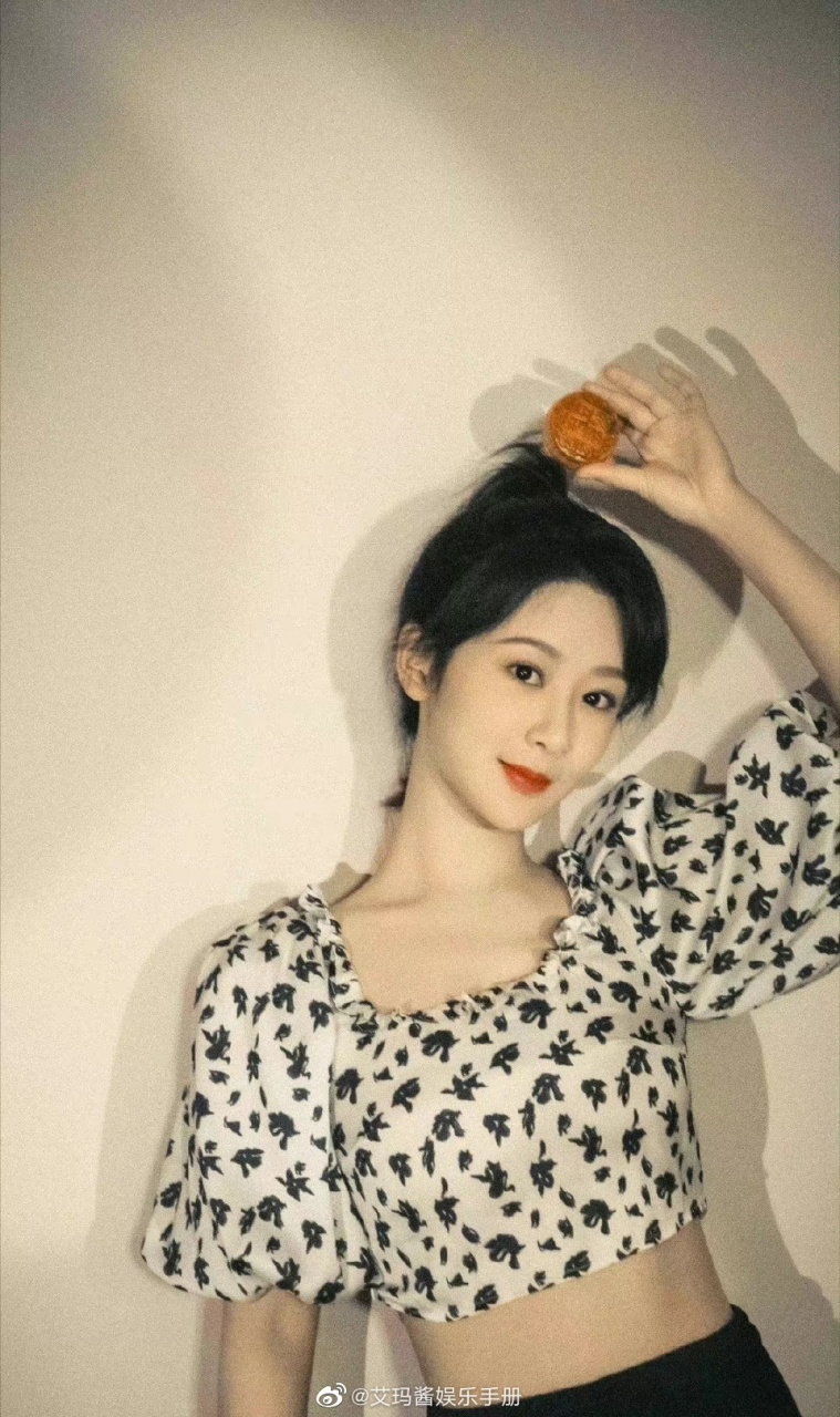 杨紫,迪丽热巴,赵露思腹肌照 美女们身材好好