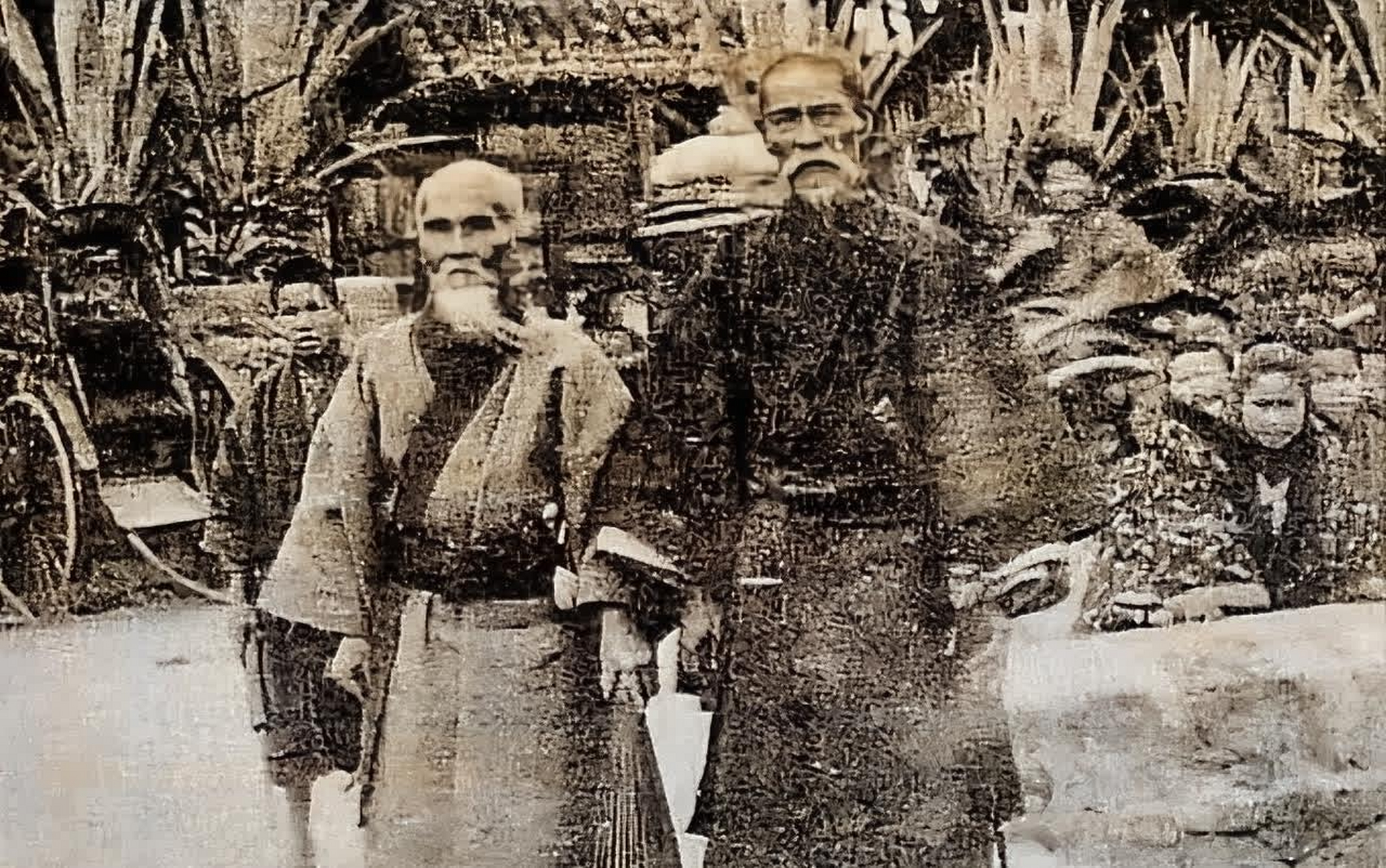 这是1875年,两部琉球人,留下的一张老照片,从镜头中我们可以发现,当时