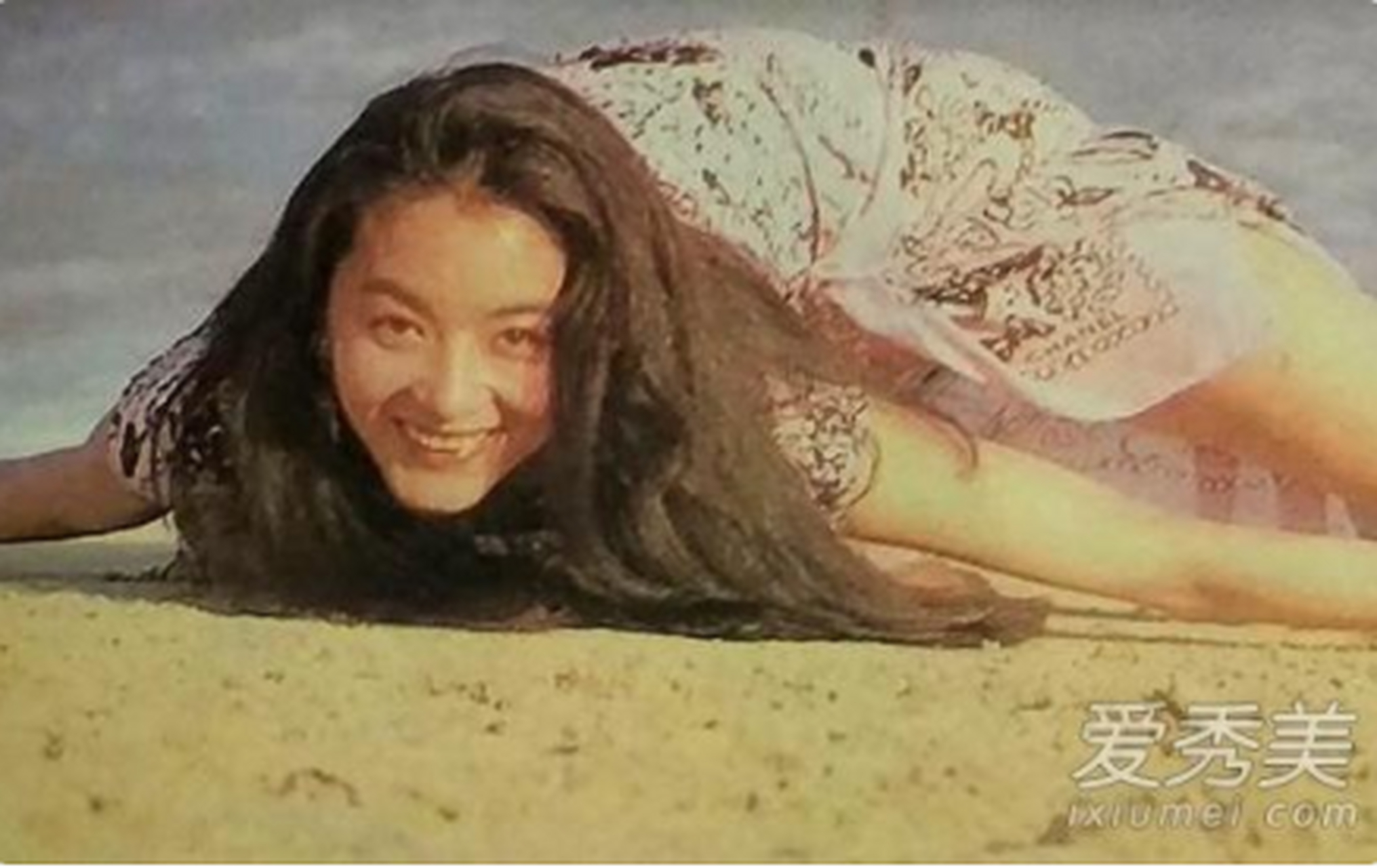 林青霞海边休闲照,清凉一夏