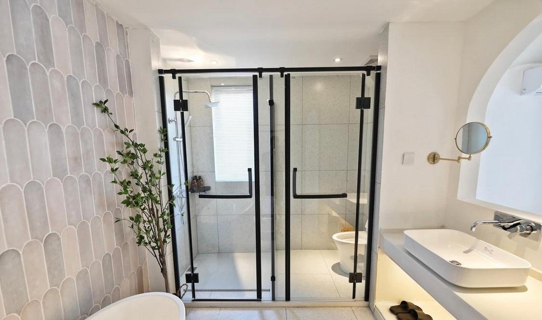 酒店设计卫生间为什么有些隔墙是玻璃的?