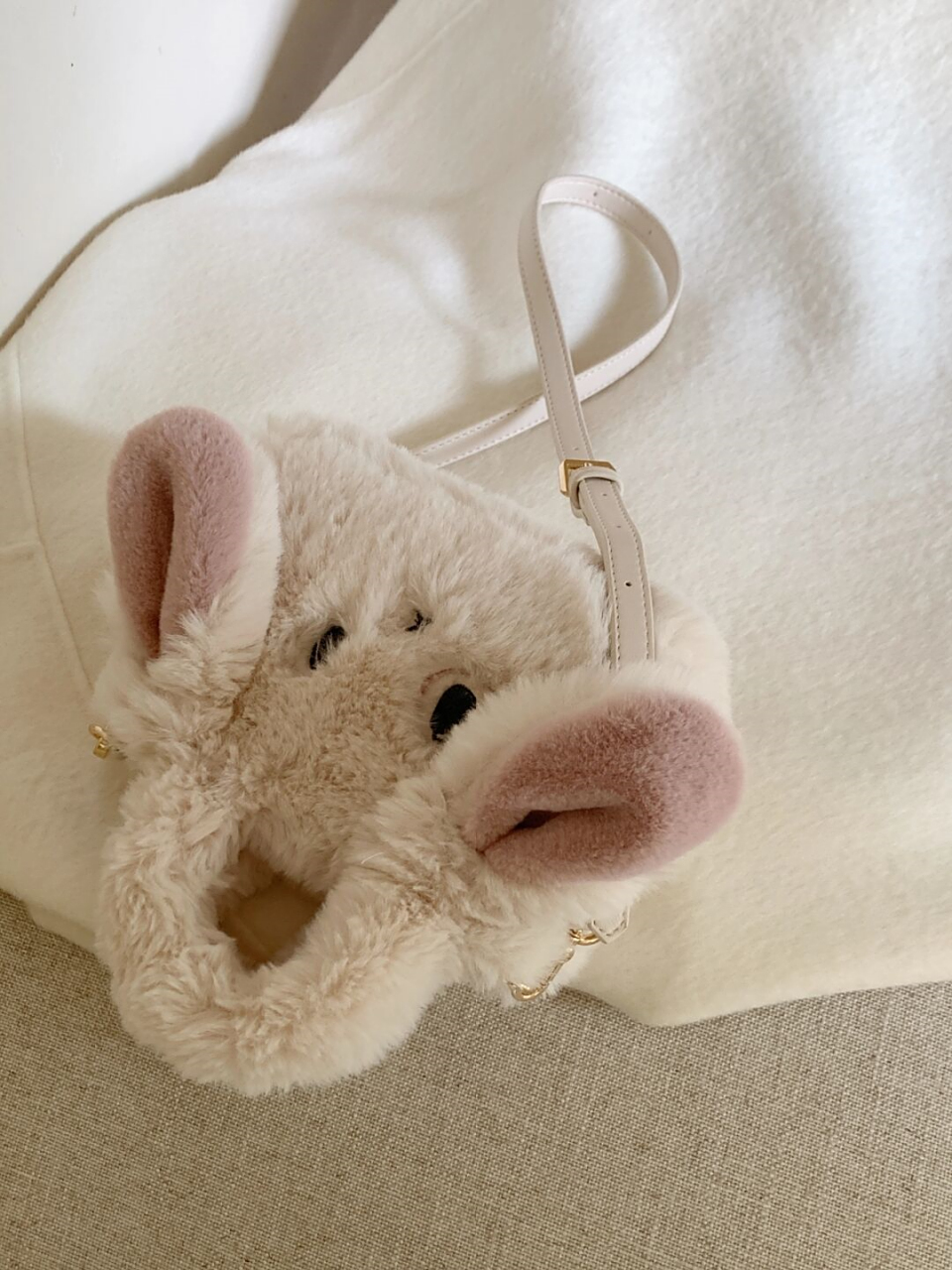毛绒兔子包  当季新款,毛绒兔子包,让你忍不住心动!