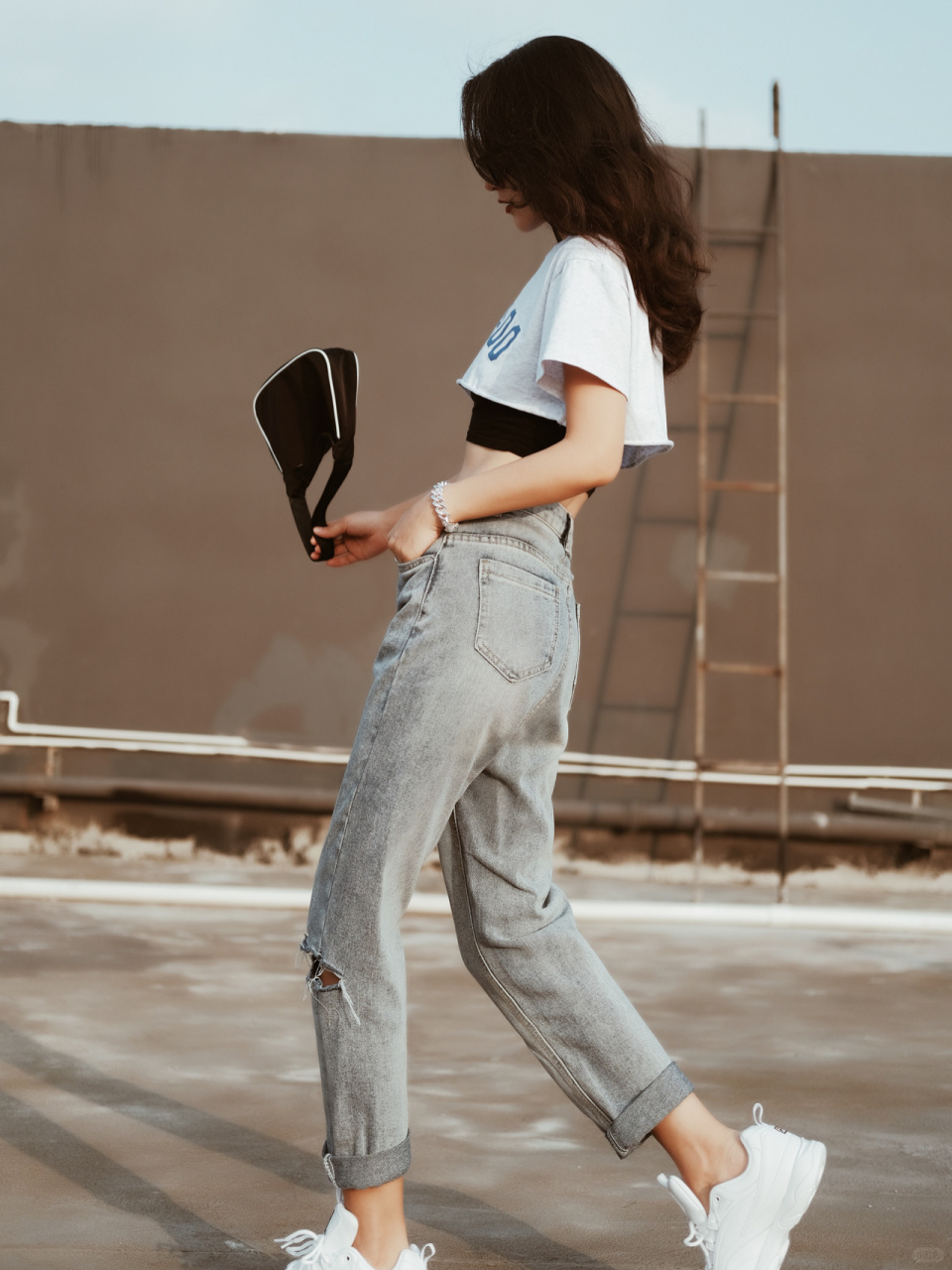 露脐装算什么?露胃装才够酷够性感!