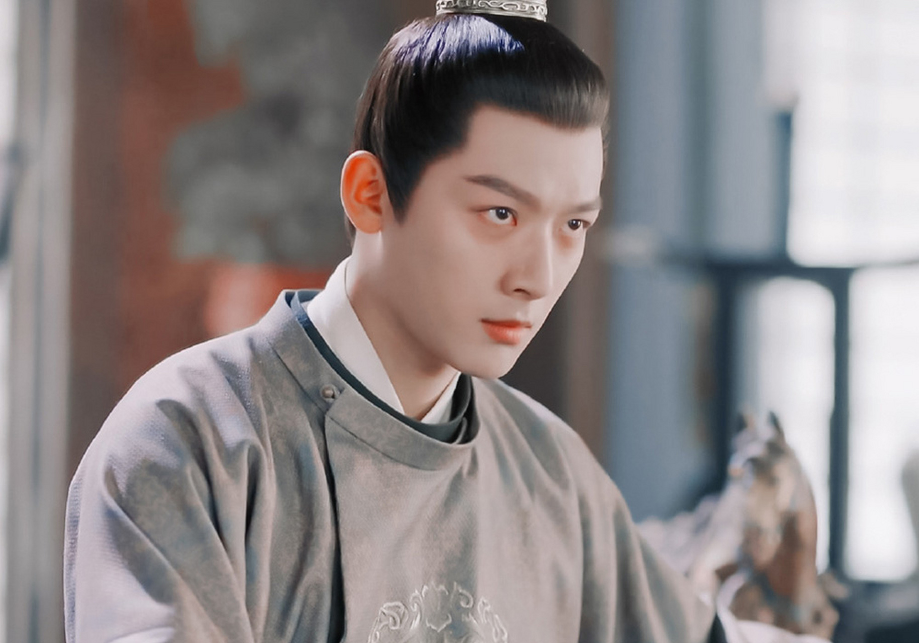 张晚意在《风起霓裳》里的曹王真是帅到没朋友,造型好贵气,简直可以