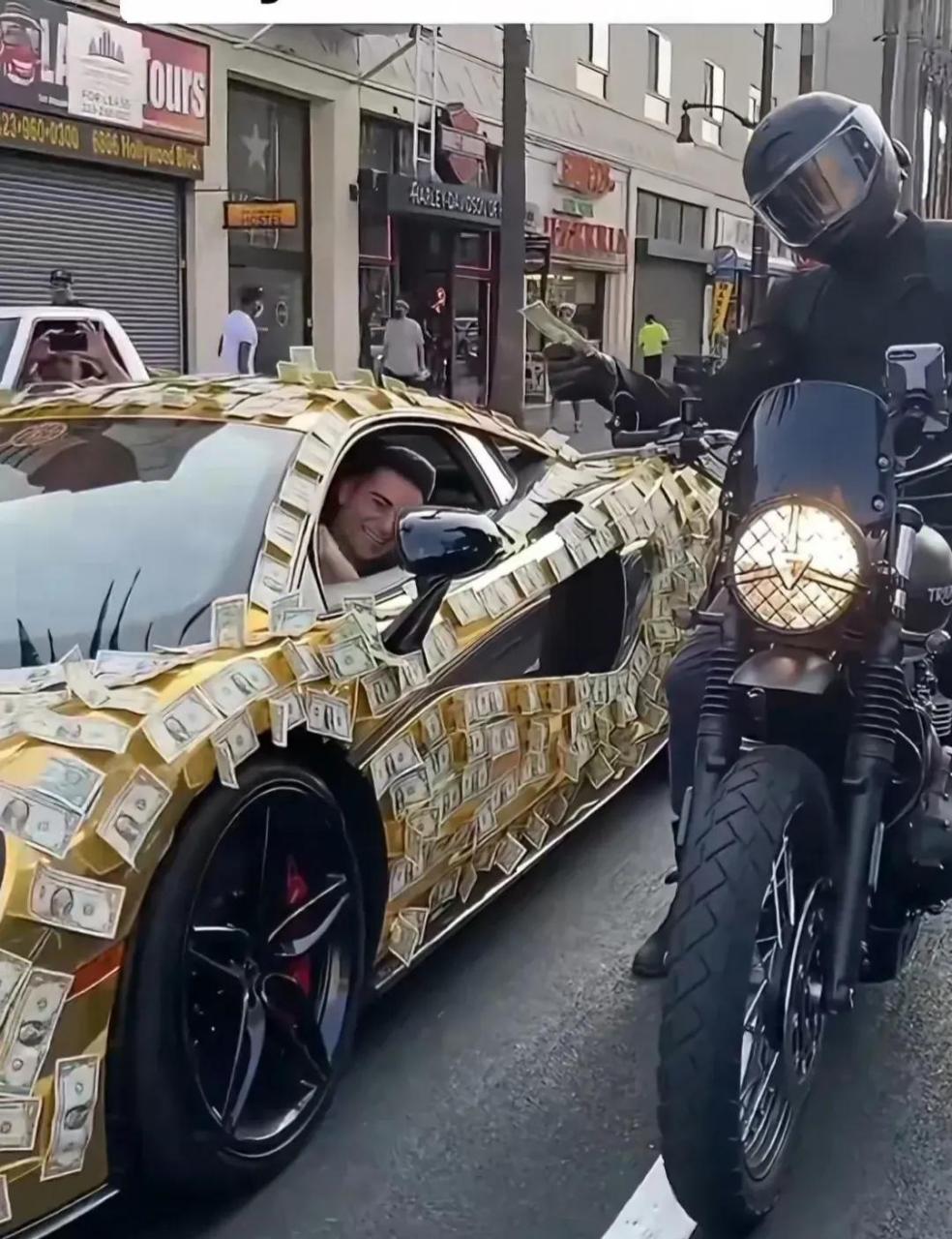 网友:好家伙,有钱人炫富的新方式!