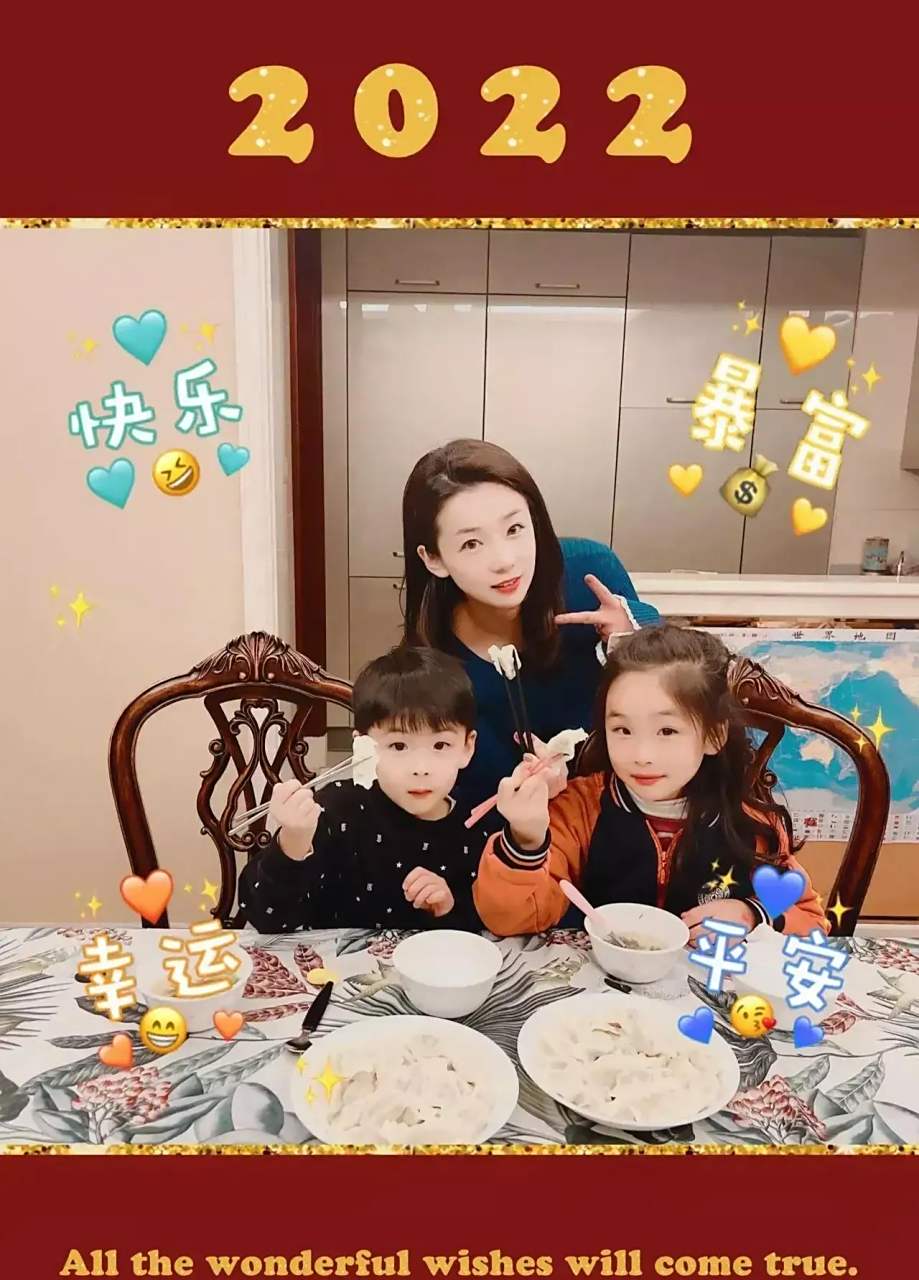 gif创作人# 辽宁篮球主教练杨鸣罕见晒全家福,一家四口其乐融融好