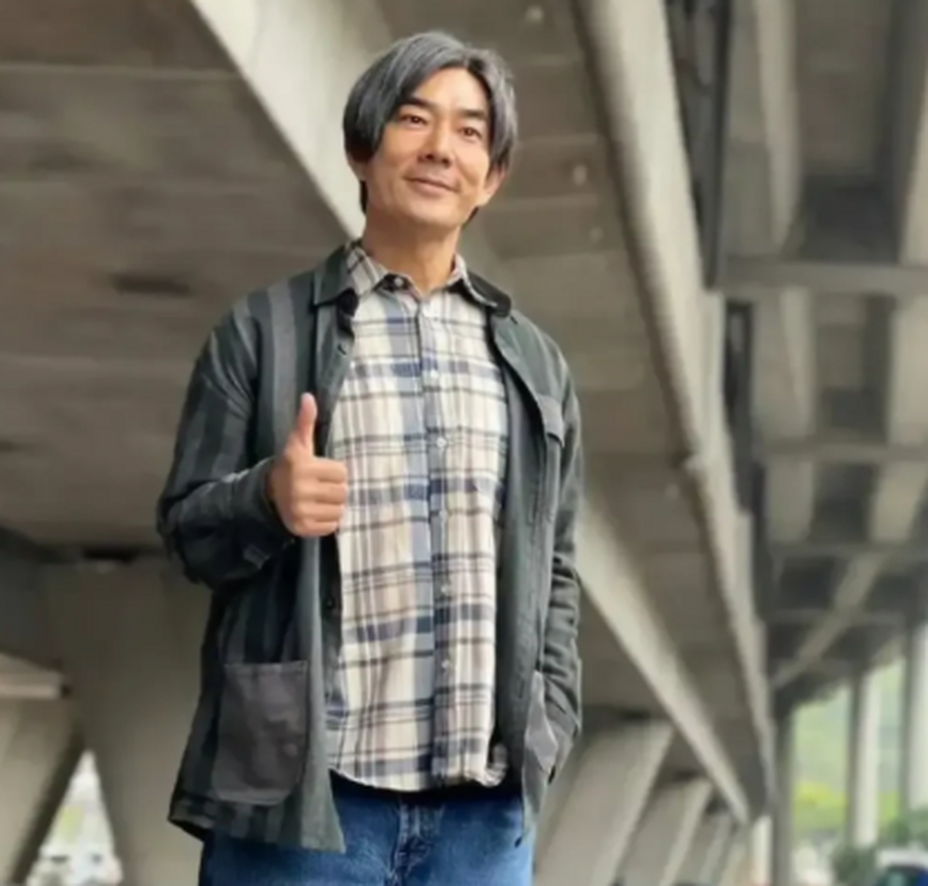 万万没想到天王巨星任贤齐为啥头发全白了,他到底经历了什么.