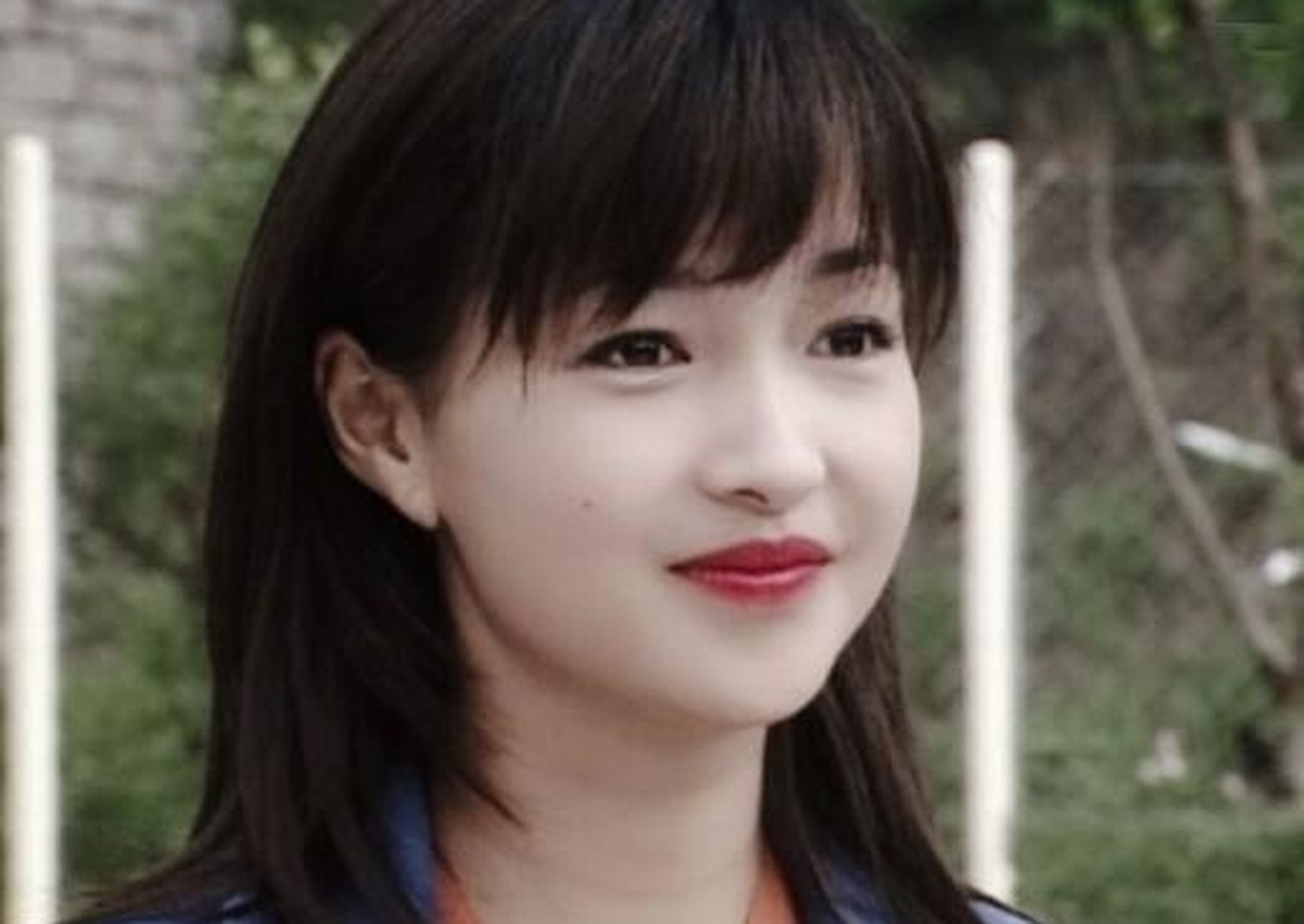 李绮红可以说是很幸运的,一出道就与各路男神搭戏,先是和黎明在《阿