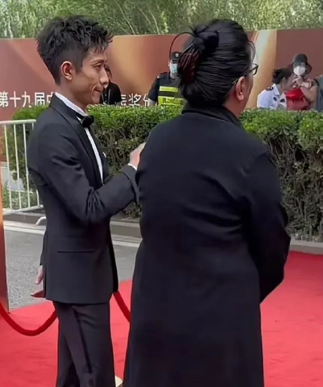 张一山头大身板小是怎么回事?