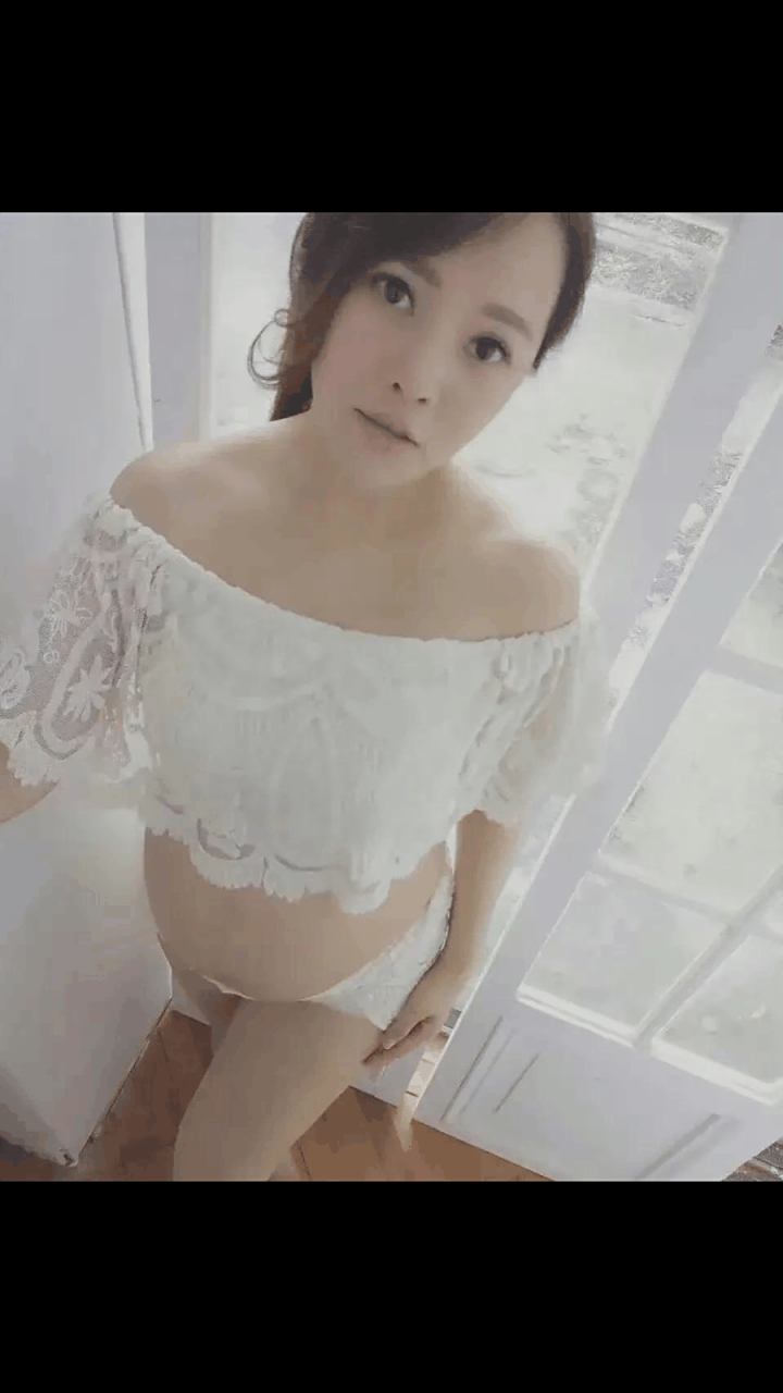 gif创作人# 伊能静孕期照曝光,哪怕怀孕也是美美的小公主,薄纱套装