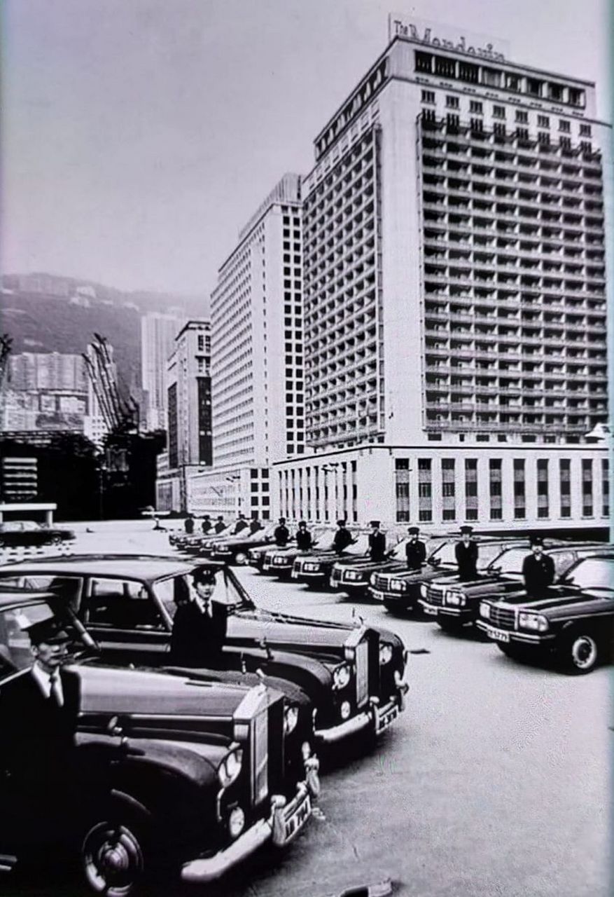 这是位于香港中环干诺道中5号五星级的文华东方酒店,1963年落成开业时