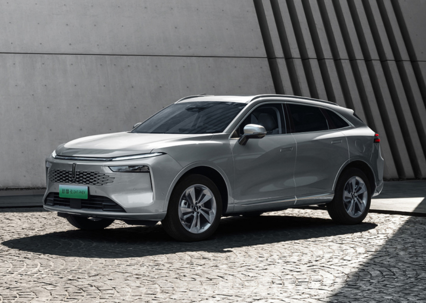 4月蓝山,6月摩卡,9月拿铁,三款phev插混suv,迅速覆盖20-30万市场.