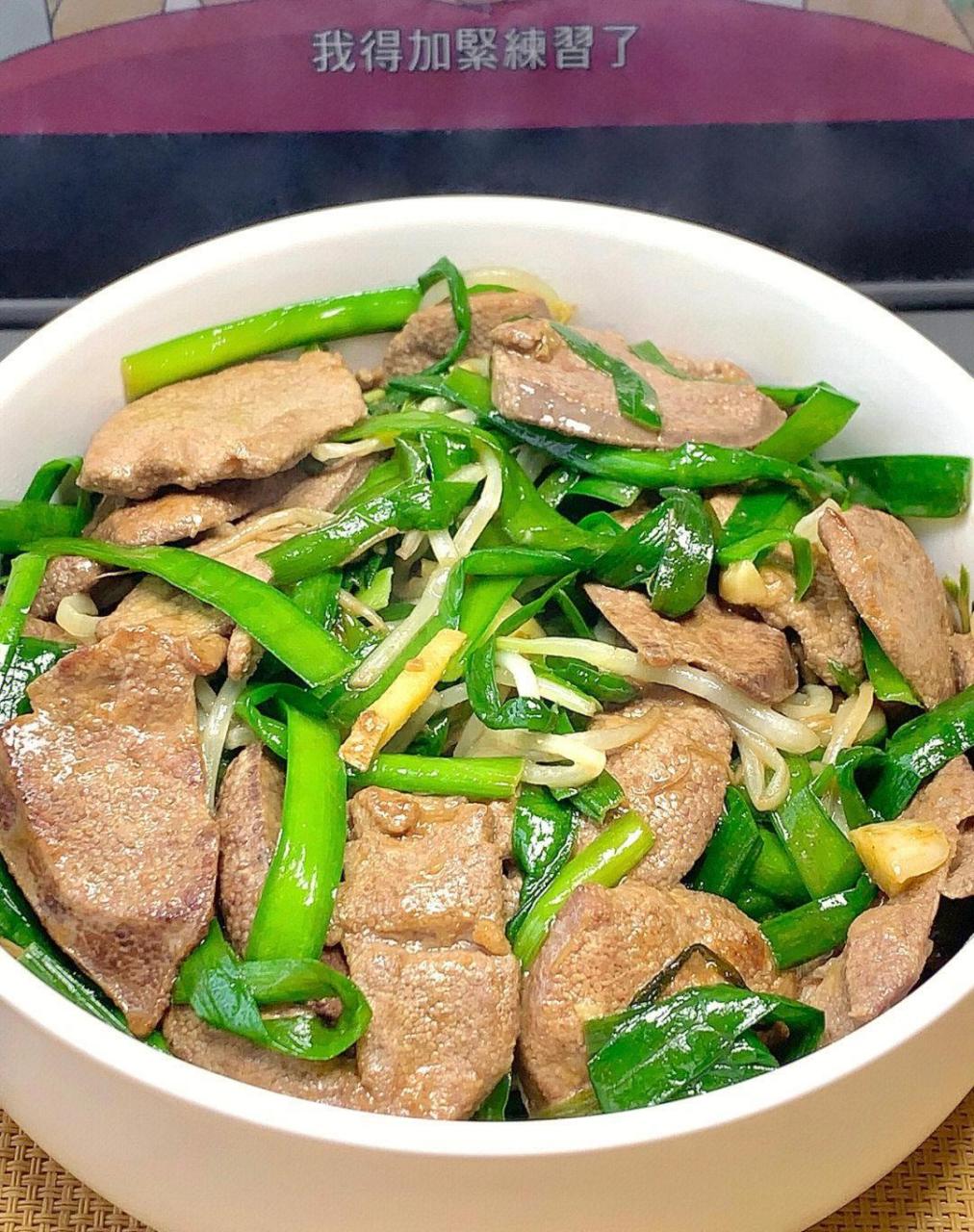 95 食材:韭菜,猪肝,豆芽 步骤: 操作如上94图 贼简单,新手也可以