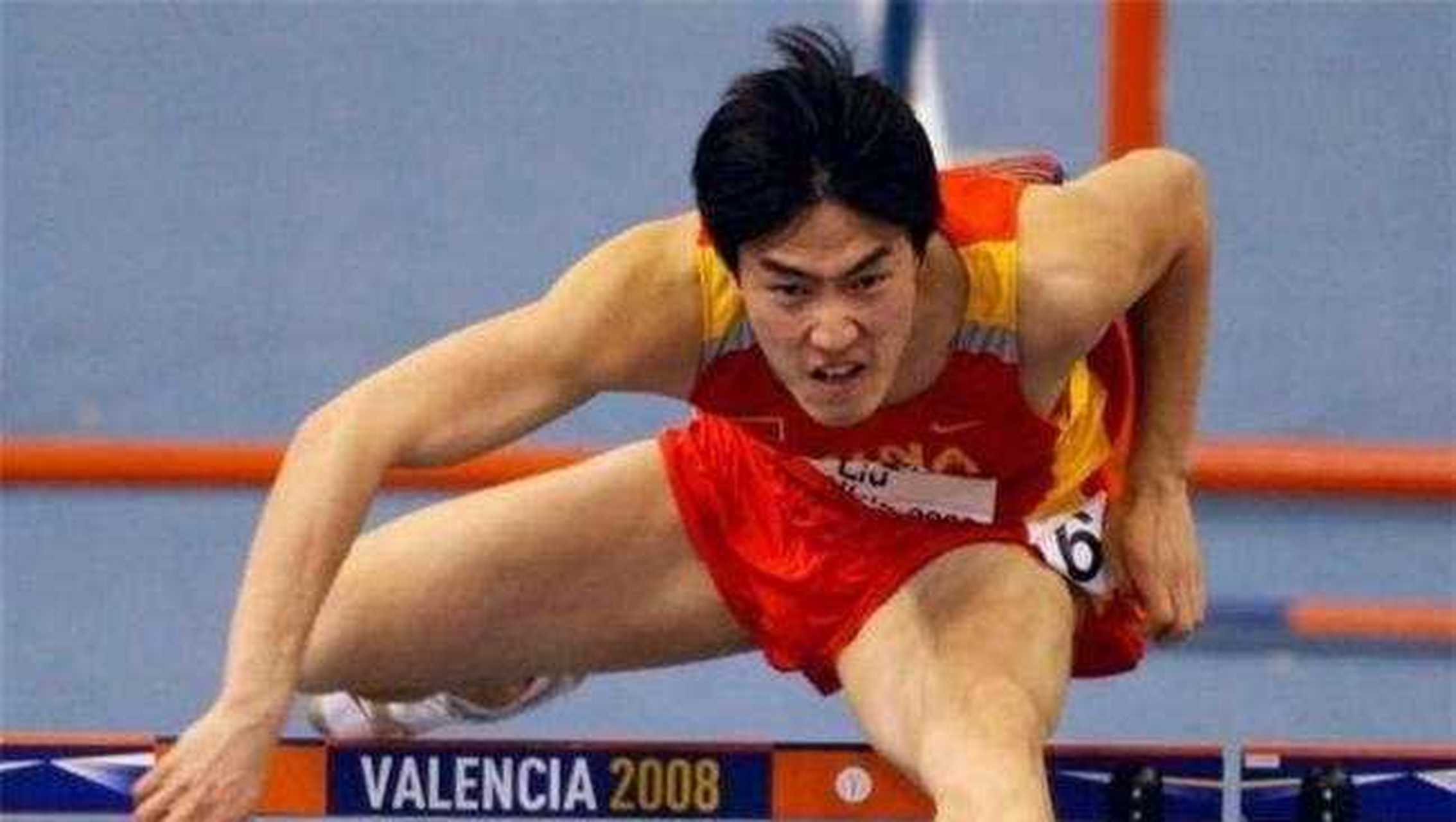 刘翔的家 独幢别墅的房子,门口大铁门.