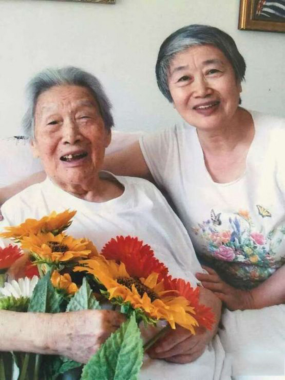 晚年的刘湘屏仕途上平步青云,晋升很快,1973年更是成为卫生部长,可谓