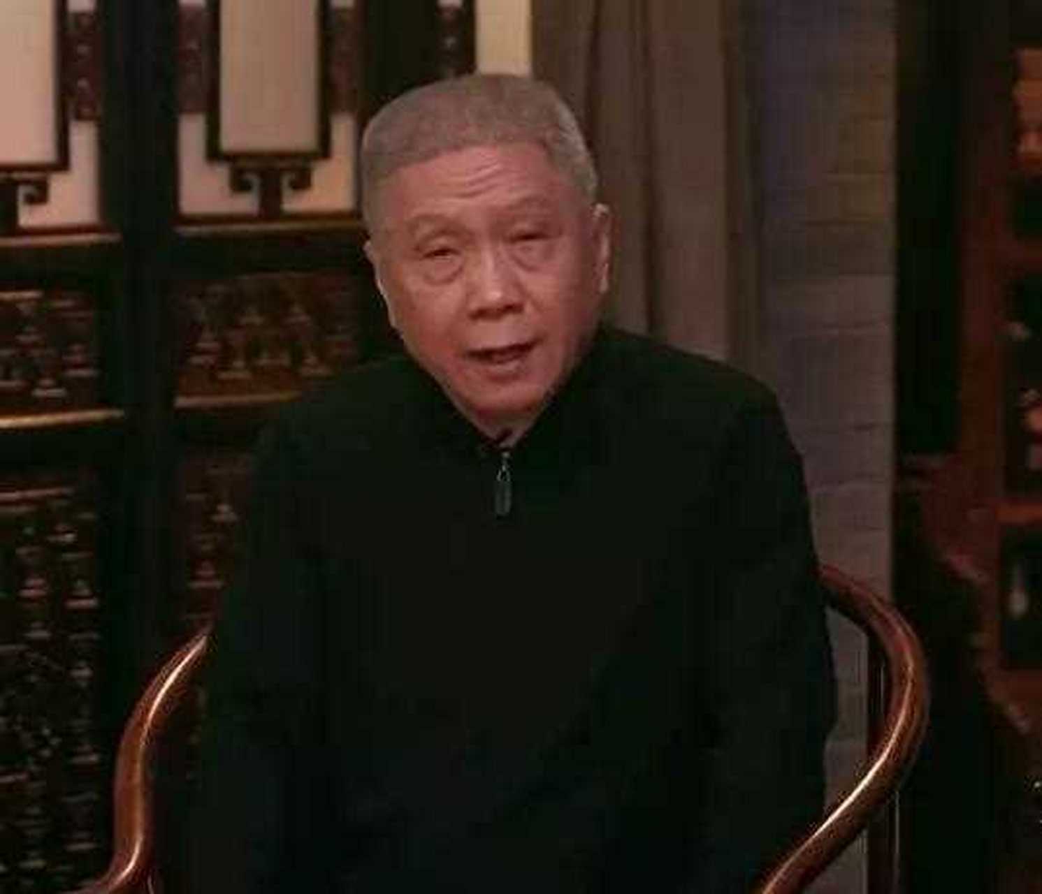 一次马未都去日本参加活动,那边的朋友热情招待,马未都向朋友提了一个
