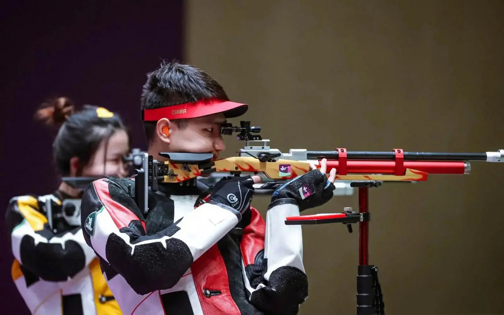 杨倩杨浩然夺金 杨倩杨浩然弹无虚发夺金,这射术真的厉害!