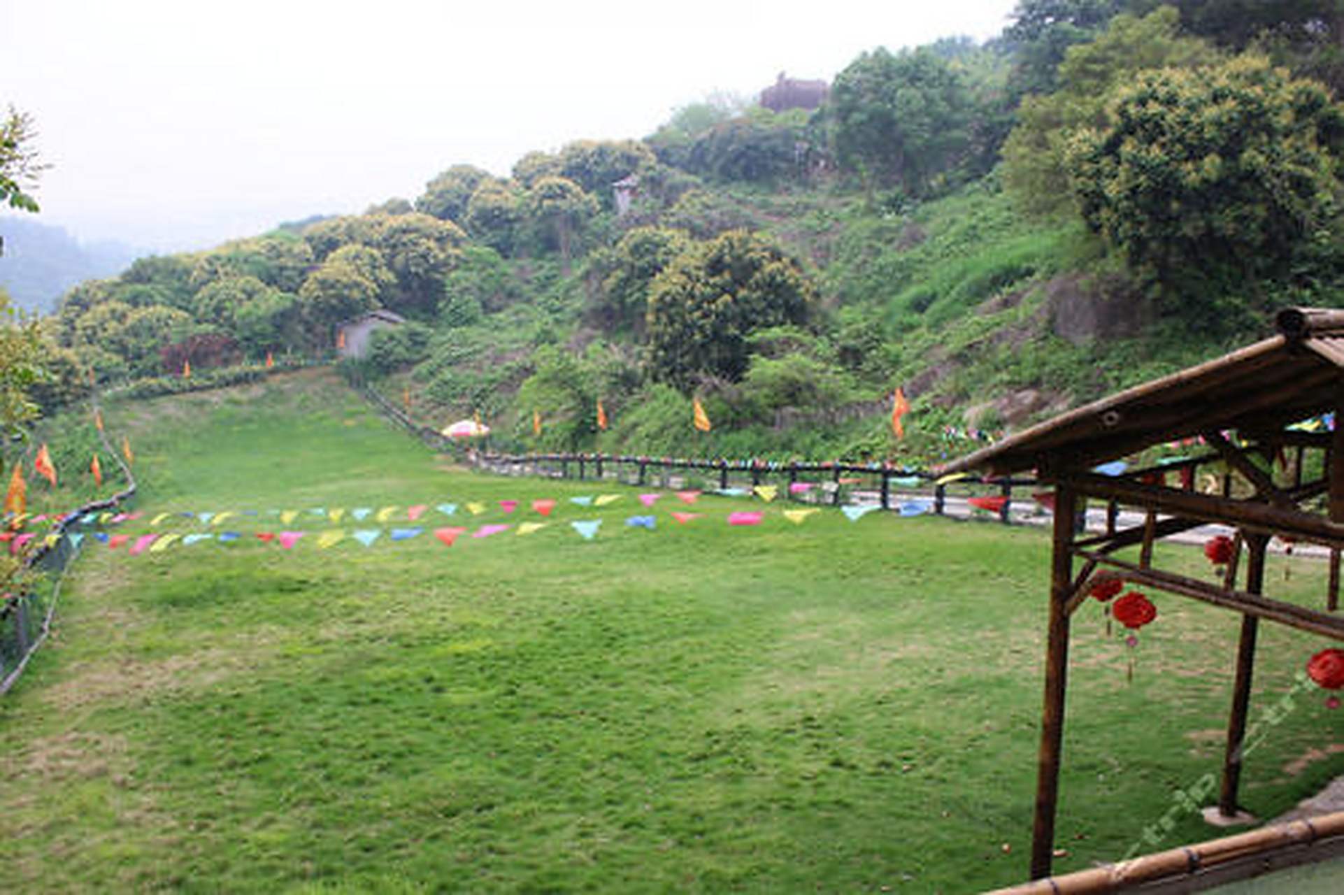 游记# 龙佳生态温泉山庄:龙佳生态温泉山庄建立于1998年,是一个综合