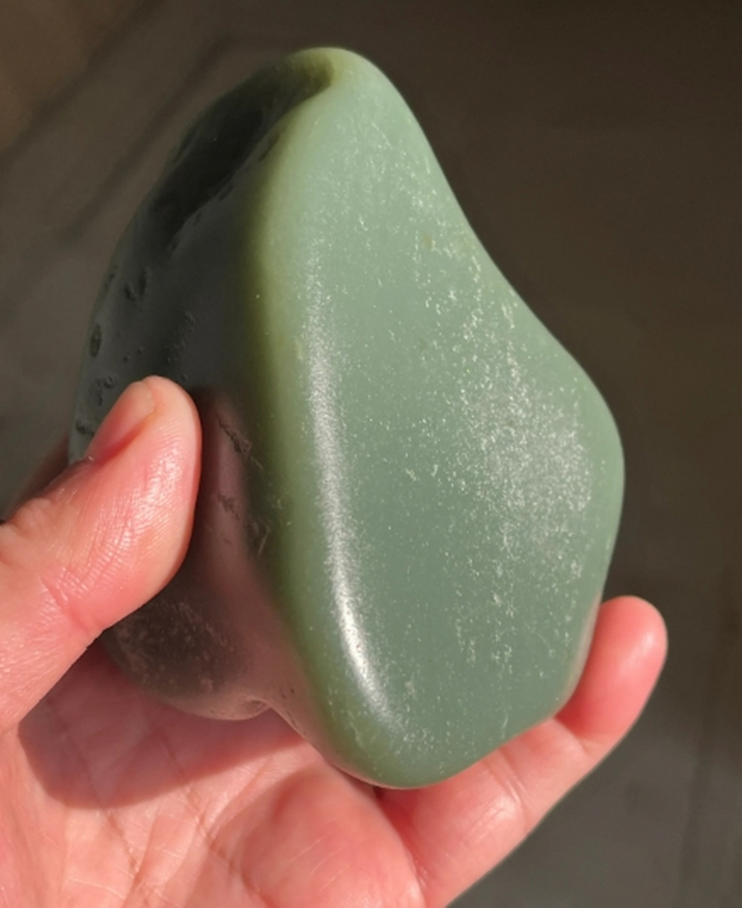 点击头像看直播##和田玉#和田玉籽料原石沙枣青中的一种颜色特别浓郁