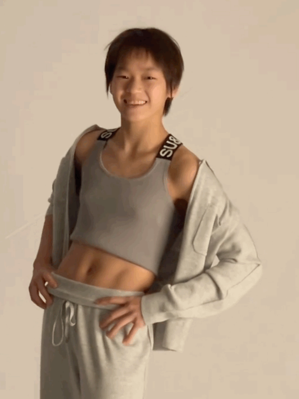 16岁全红婵的腹肌马甲线