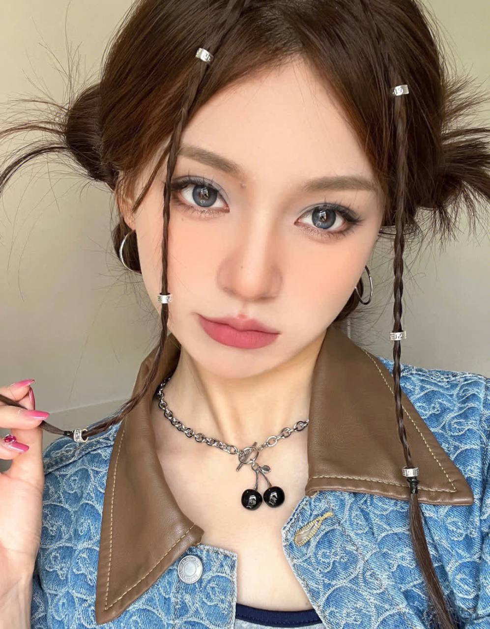 鞠婧祎y2k牛仔辣妹妆容   今天渴望已久的画牛仔辣妹妆啦~   我白花了