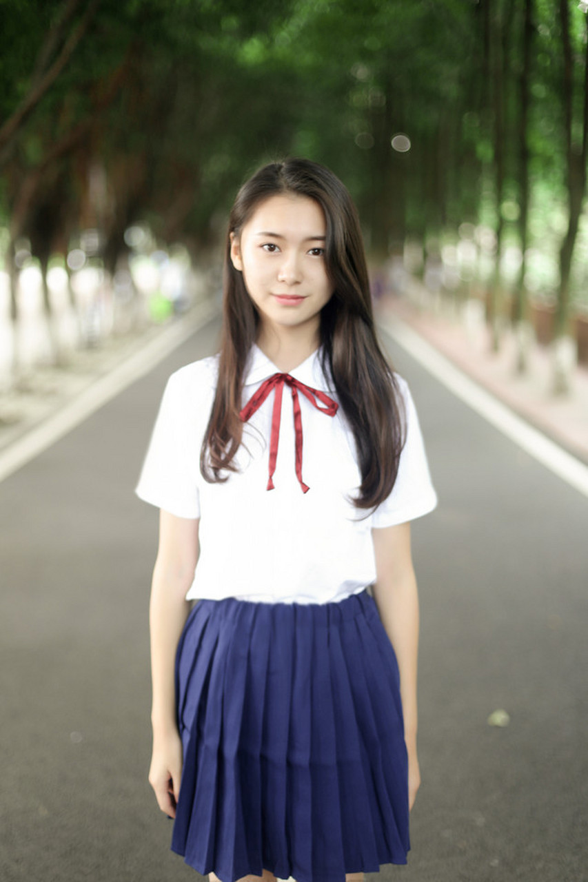 长腿美女模特萌琪琪学生服性感写真