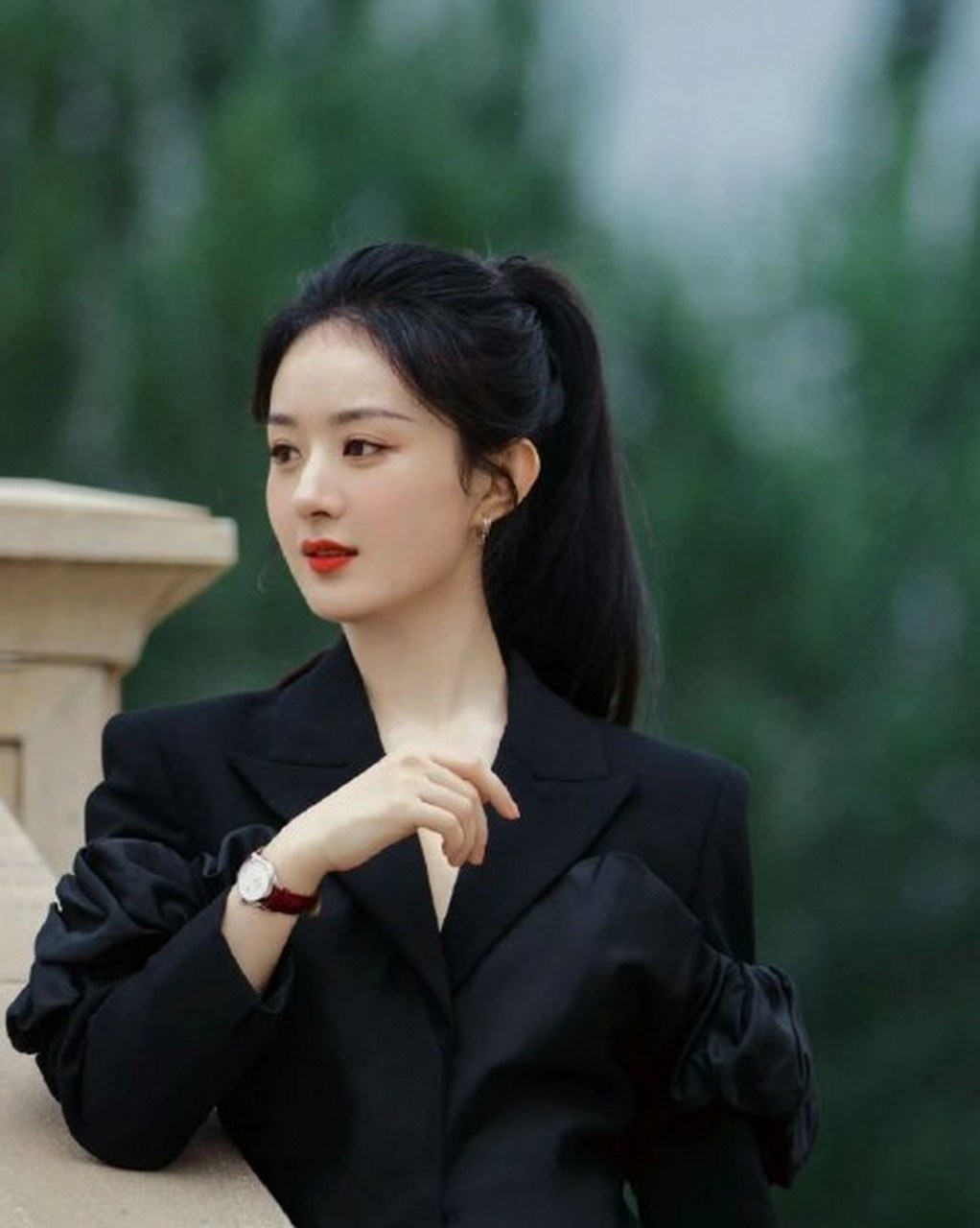 高马尾发型简直又酷又飒~~看着现在的颖宝,你们还记得她是花千骨不?