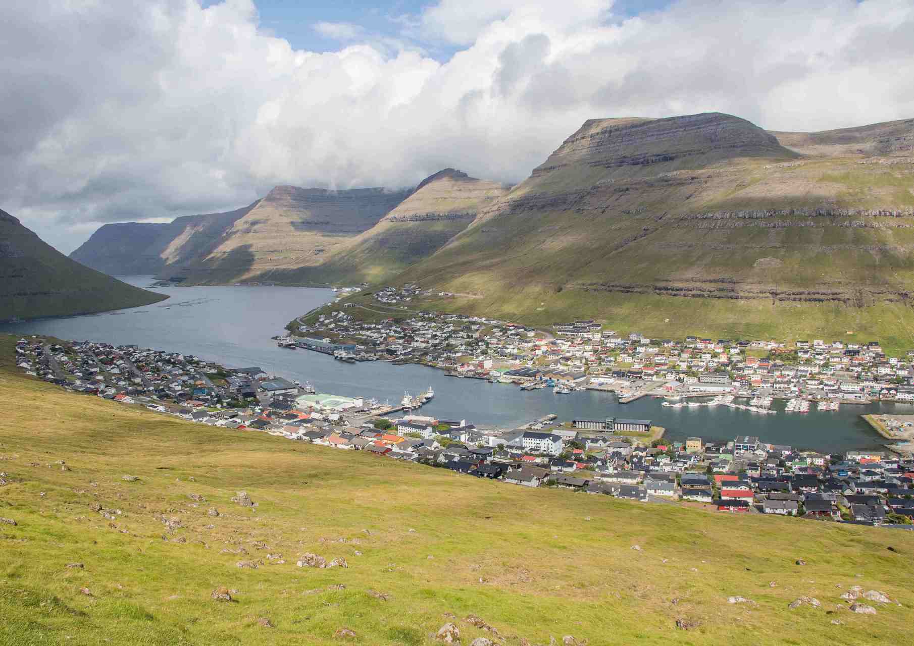 法罗群岛,位于北大西洋与挪威海的中间位置,是丹麦的海外领地,由17个