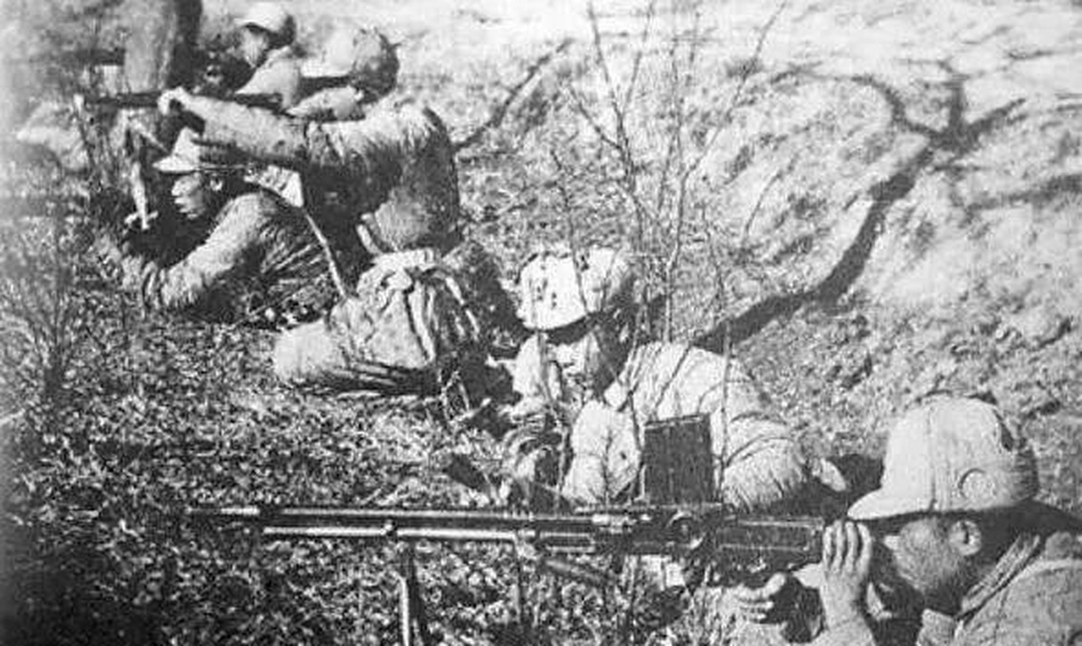 6月30日,粟裕命令华野六纵,十一纵,四纵将区寿年兵团围困在龙王店