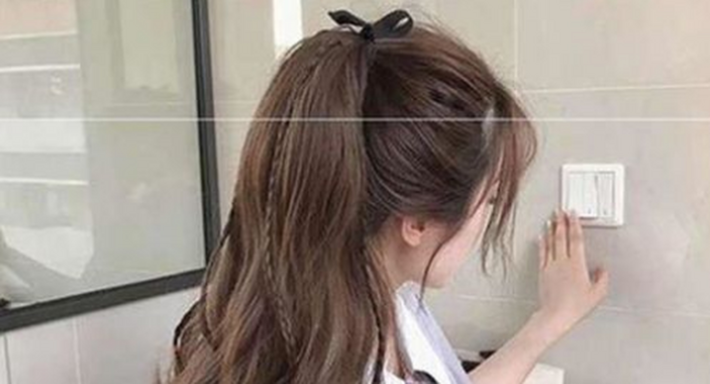 今天介绍的这位女歌手,名叫雷琛瑜(英文名j.arie).