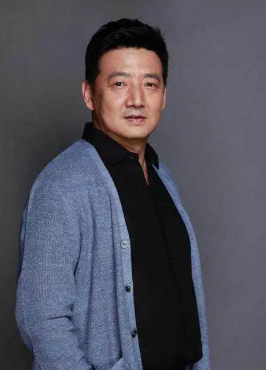 王砚辉,剧中他给人的初印象是一个老实本分,唯唯诺诺,爱妻子和儿子的