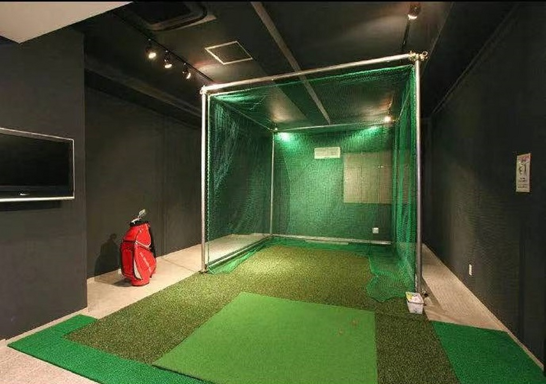 听说这是日本的高尔夫主题酒店,床在哪?怎么睡?为什么是露天呢?