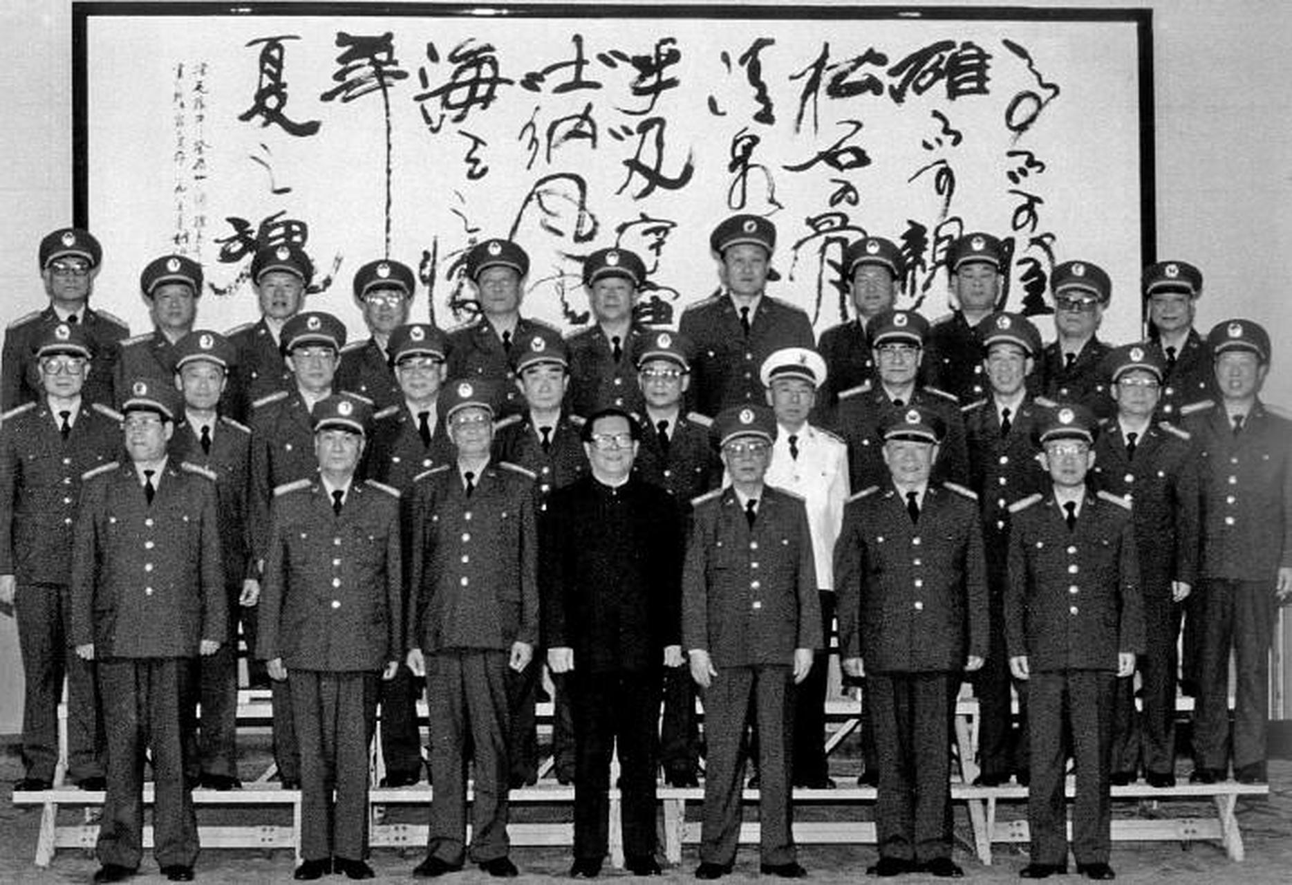 1994年,江同志与上将军官的珍贵合影.