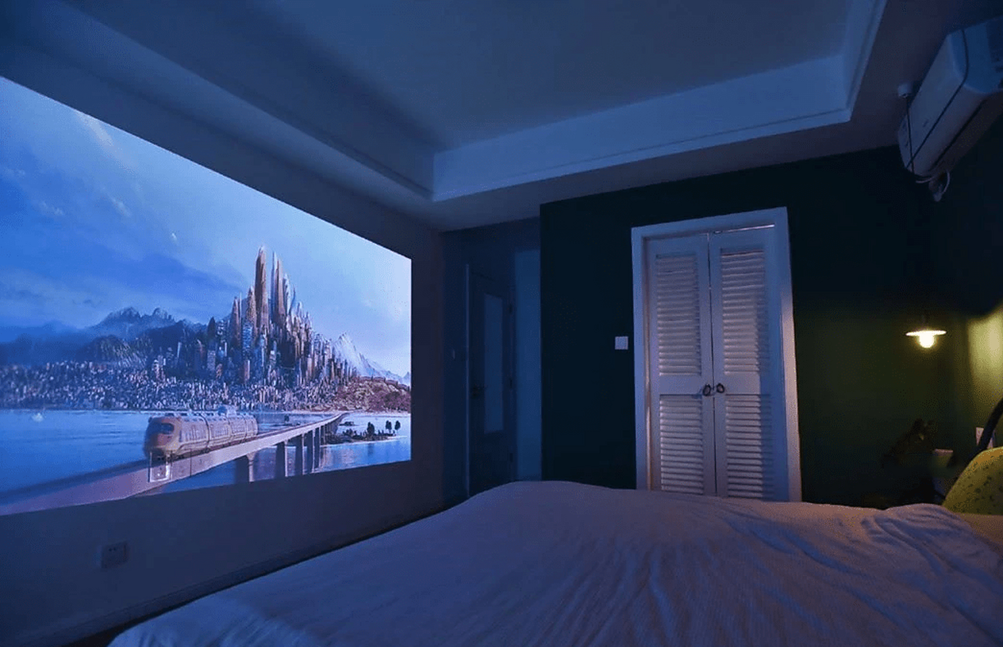 投影仪科普# 【投影仪相比电视机有哪些优势?