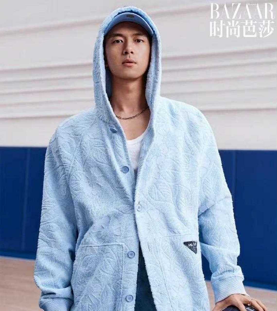 身穿运动装的男明星们活力满满,妥妥的运动少年.