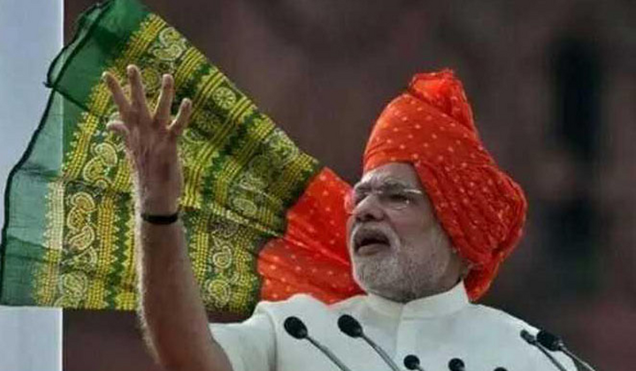 莫迪这是干什么?发表演讲吗?他穿的是印度传统服装吗?