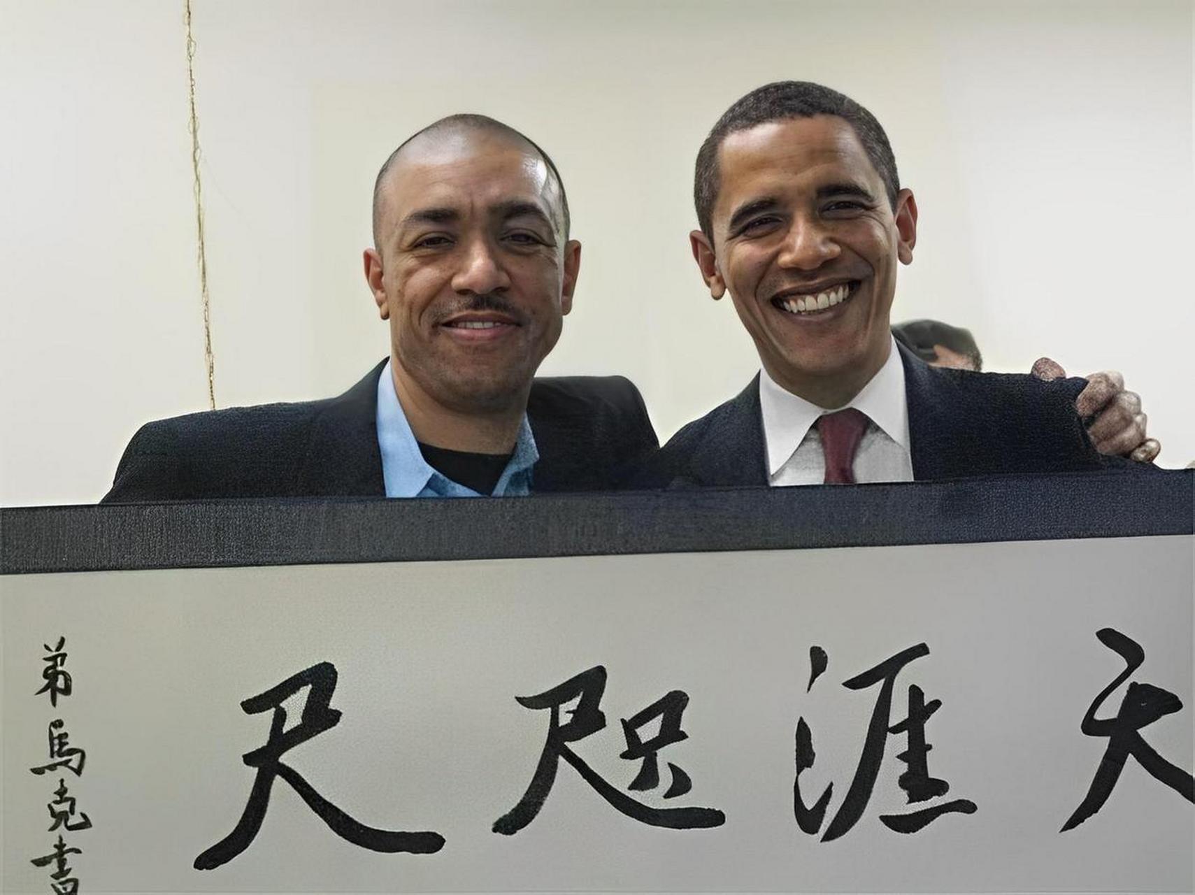 奥巴马访华期间,还亲自会见并祝福这对新人.  女孩的丈夫是马克.