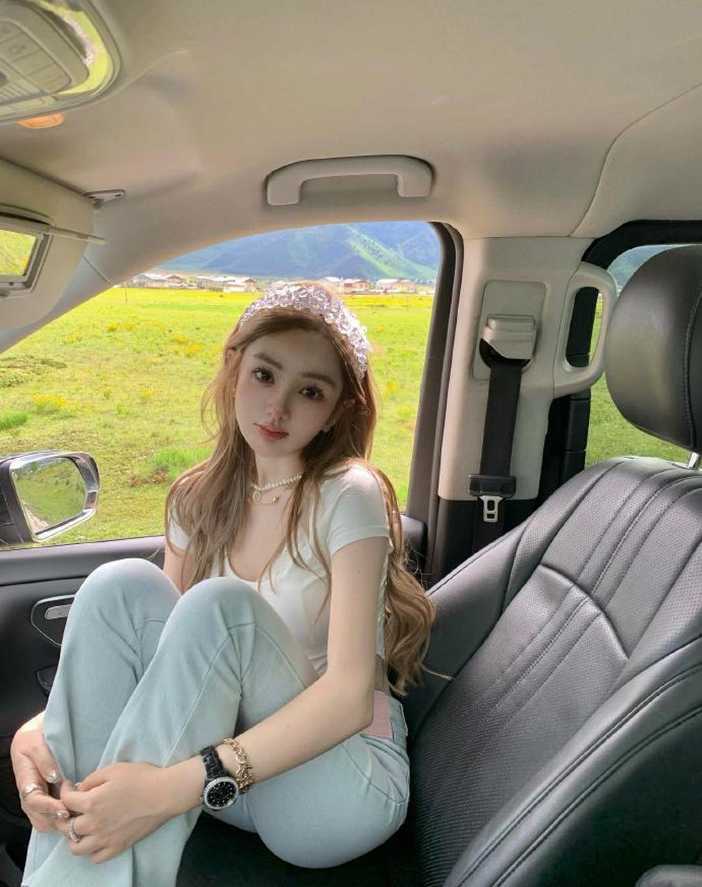 网红美女覃美莹迷人美照欣赏,好看啊