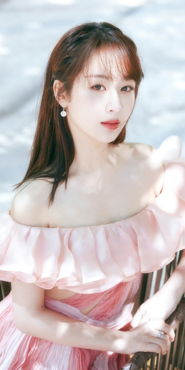 杨紫咋变得那么好看果然红气养人,有杨紫在的地方就有欢乐,杨紫人缘好