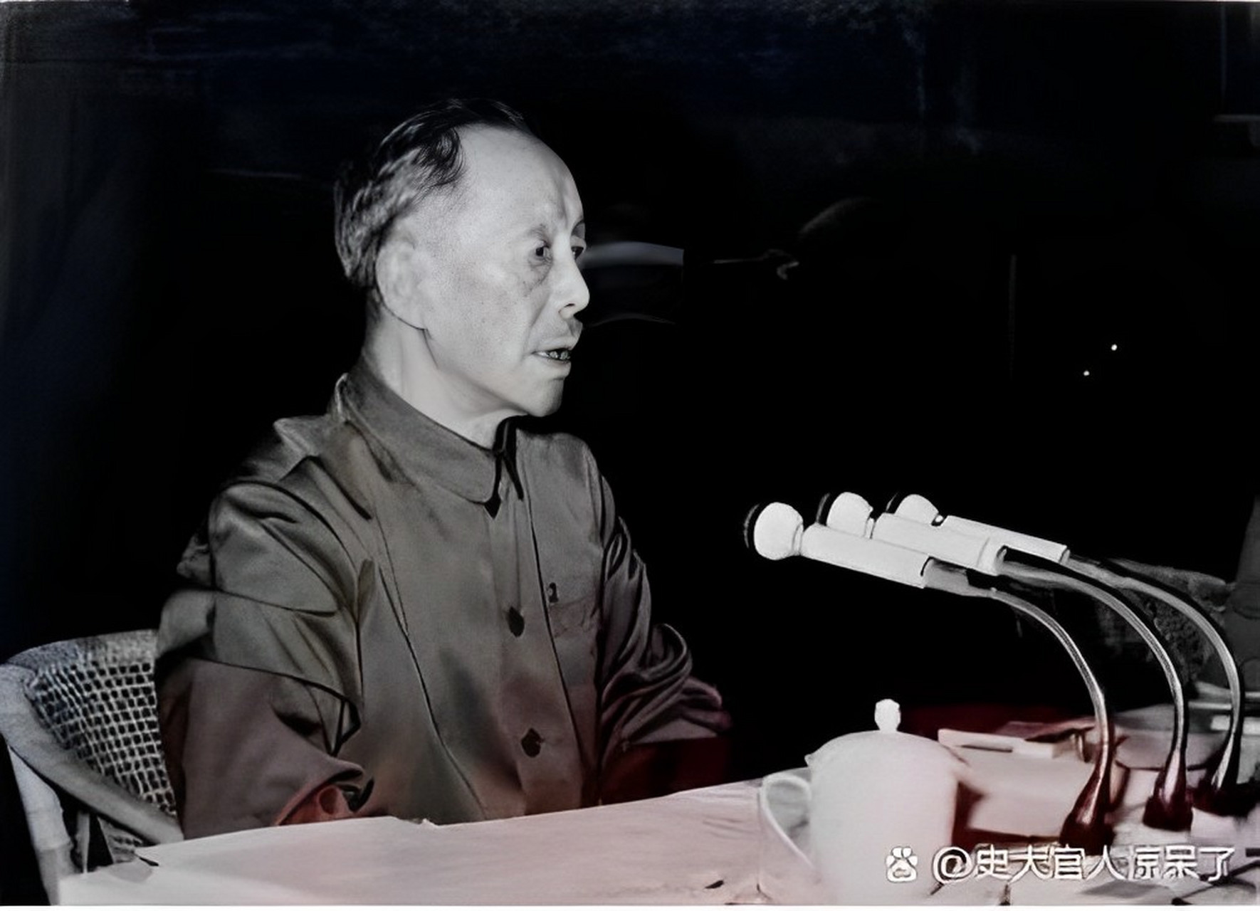 康生的一生和北宋的蔡京有得一比,文章,书法,绘画均有登峰造诣,然而