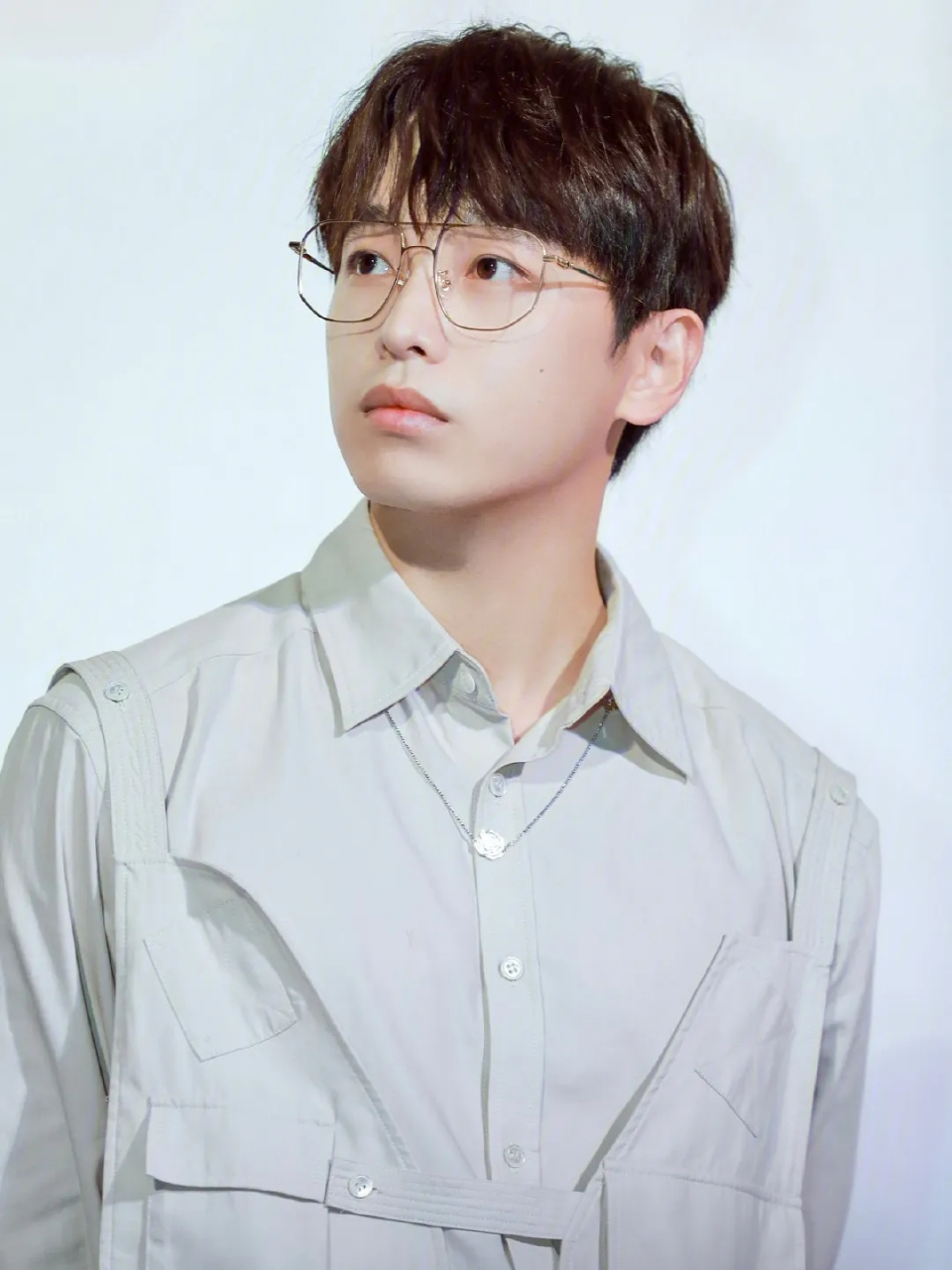 彭昱畅侯明昊的《异人之下1》八月中旬就抬,接档《安乐传》,他拍完跟