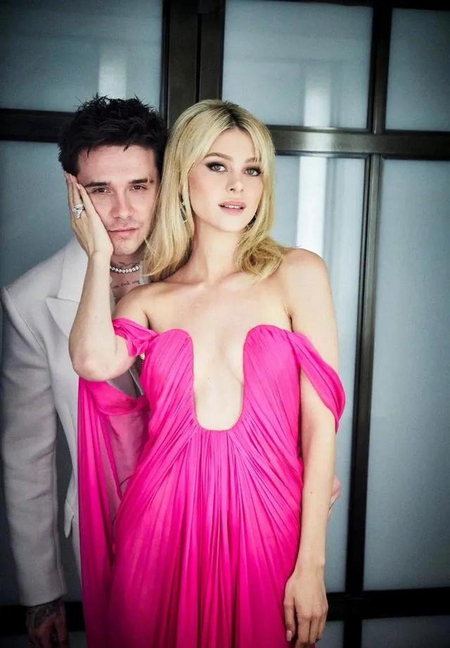 贝克汉姆儿媳妇尼古拉·佩尔茨在参加完一场梦时尚庆典后,让人拍摄了